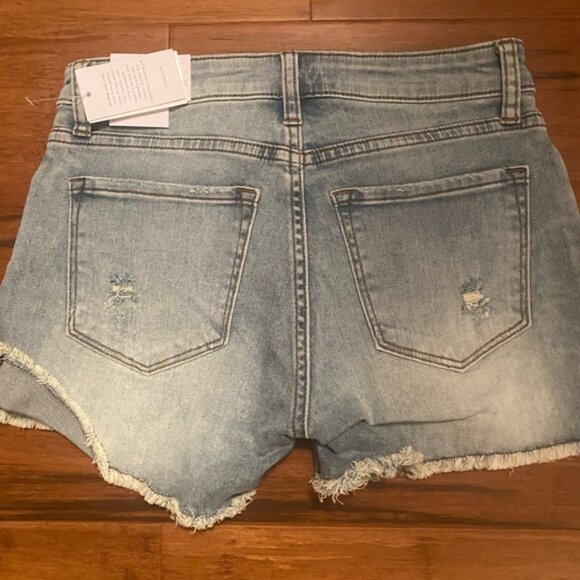 NWT STS 26/4 shorts - Picture 2 of 2